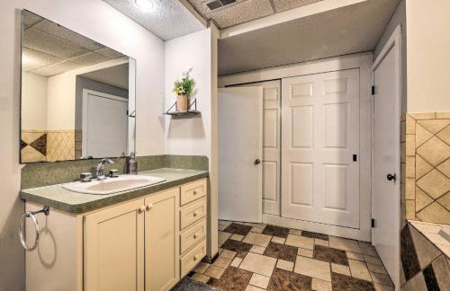 The Red Pine Cabin with Private Pond and Dock! - Foto 16