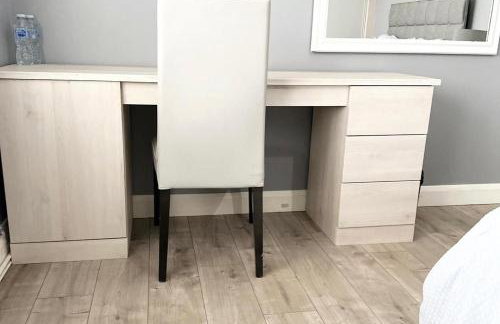 4 Bed House-Garden-Parking-15 min Elizabeth Line - Foto 33