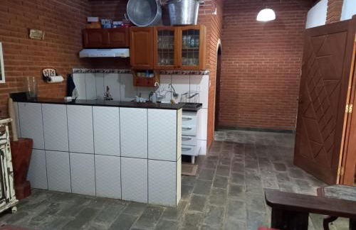 Casa de campo serrana, alegre e com piscina - Foto 32