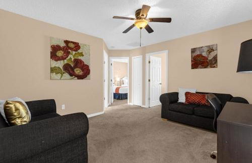 Upstay Home w Pool Hot Tub & Patio - Pet Friendly - Foto 19