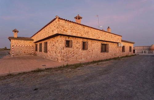 Casa Rural El Abuelo Mauri en Toledo ,finca privada sin vecinos, piscina y total libertad - Photo 40