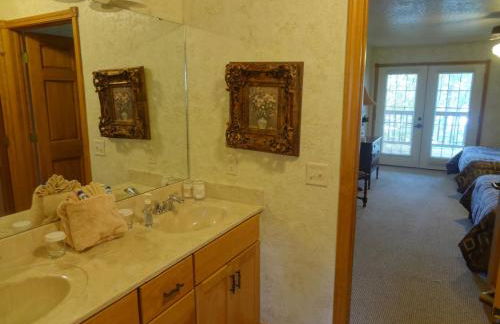 C16, Two bedroom, two bath, log-sided Harbor North luxury cottage with hot tub, cottage - Foto 15