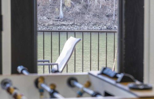 Foggy River Retreat - For 16 - Foto 28