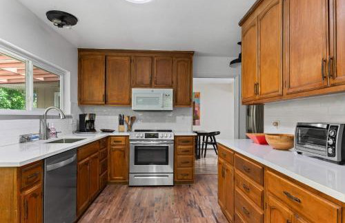 Relaxing River Retreat Near Moms Beach with Patio - Foto 27