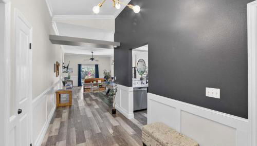 Lakefront 4-Bedroom Home with Pool - Foto 5