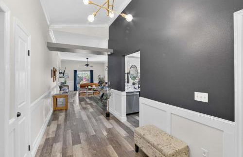 Lakefront 4-Bedroom Home with Pool - Foto 5