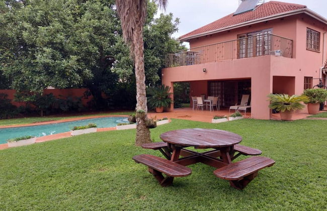 Modern House With Pool in Mount Pleasant - 2063 - Photo 11