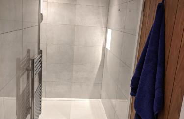 Dream101, Luxury 2 Bedroom apartment - free parking - Foto 19