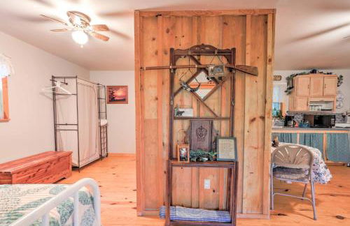 Rustic Briceville Cabin with Porch Tucked in Forest! - Foto 16