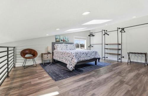 Angie Oasis Yard, Loft & Stocked Kitchen - Photo 23