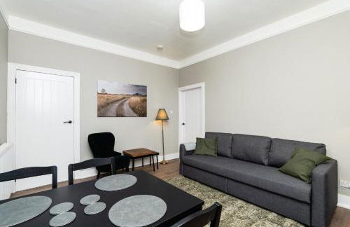 2 Bedroom Flat - Free Parking - by Holiday Homes - Foto 33