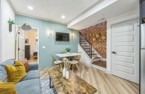 Bi-Level 2BR w Rooftop - Sleeps 12 - 10 min to DT - Foto 2