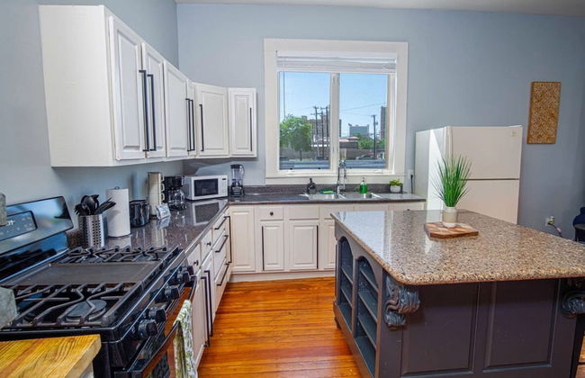 Stunning 3BR 2BA Haven in Downtown s Heart - Foto 10