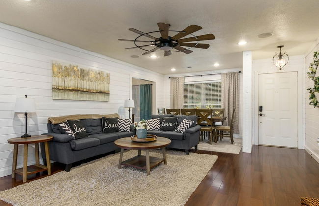 Gorgeous Alabama Home 4 Miles to Stadium Sleeps 8 - Foto 53