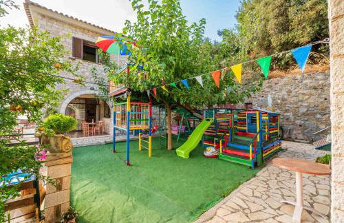 Mountain Oasis - Pool & Playground near Neda Falls - Foto 62