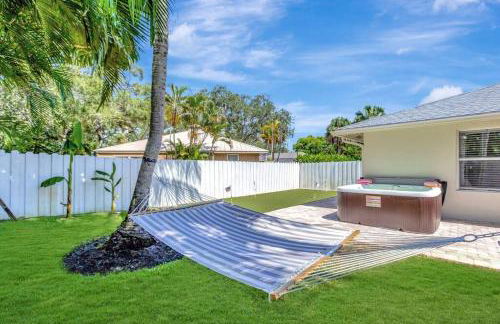 Hottub! Mini Golf! Water Access! Pets! 5min beach! - Foto 17