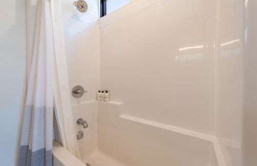 Modern Eco Retreat with Hot Tub and Views - Foto 5