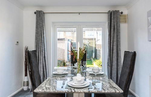 Cozy 3 Bedroom House in Aveley, Thurrock - Foto 6