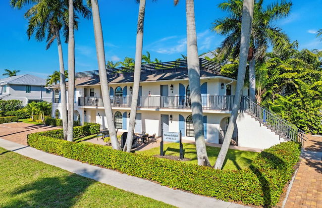 Le Monaco - Romantic 1 BR Condo Steps from 5th Ave S. Chic Coastal Retreat with King Bed and Beach Access. Perfect Location for Couples Near Dining, Shopping, and Naples Beach - Photo 21