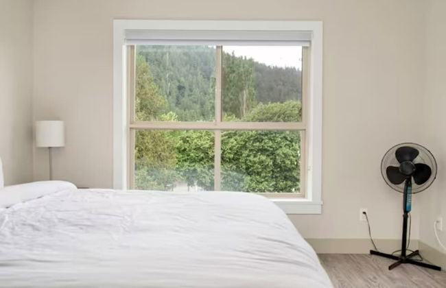 Harrison Lake Pets Welcome 3BR Suite - Photo 8