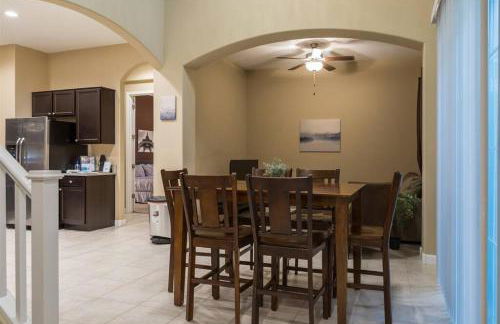 Gated townhouse with 2 suites, heated pool, hot tub - Photo 6