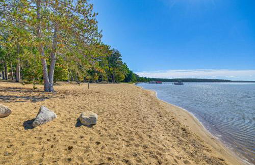 2 Blocks to Boat Ramp Higgins Lake House with Grill - Foto 29