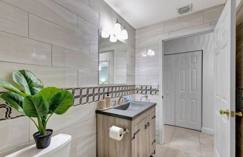 Hottub! Mini Golf! Water Access! Pets! 5min beach! - Foto 7