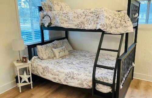 Cozy Neutral Farmhouse, Coffee provided, Relaxation optional - Foto 17