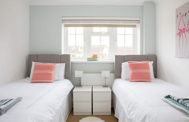 Tranquil Family Retreat 5 min to Beach Garden - Photo 73