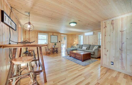 Lakefront Kalkaska Cottage with Fire Pit! - Foto 6