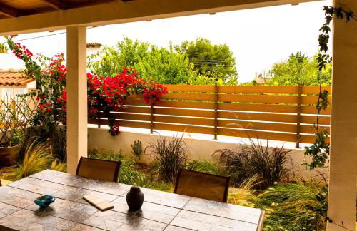 Peach Pine House - Escape Near City, Beach and Athens Airport - Foto 20