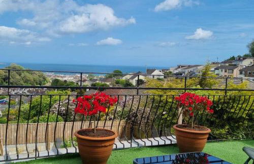 3 Bedroom Bungalow with great Sea Views, Private Hot Tub & Gardens - Foto 32
