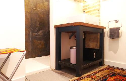 "La Case" - Magnifique ferme rénovée au cœur de la nature - Piscine privée sans vis-à-vis - Vue dégagée - Jardin - Stationnements gratuits devant la propriété - Belles prestations - Foto 14