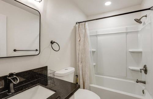 Under 1 Mi to Med Center! Stylish Home in Tulare - Foto 13