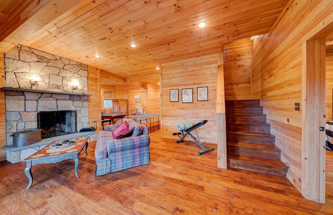 Mount Snow Cabin with Private Hot Tub by RedAwning - Foto 17