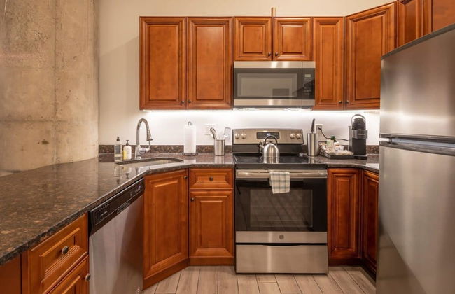 Sosuite 2BR Apt w W/d, Gym, On-site Restaurant - Photo 14