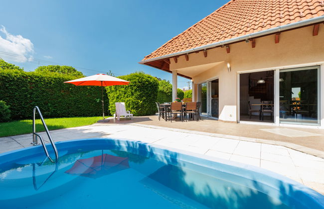 4 bedroom House in Siófok with private pool and garden - Photo 32