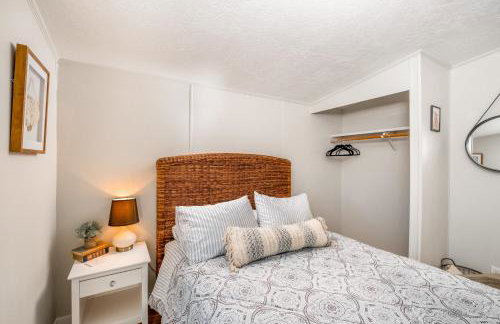 Renovated Bungalow Getaway - Foto 41