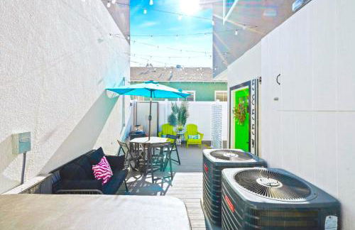 D- Hip & Stylish NoHo Family-Friendly Home near Universal & Hollywood with Patio - Hot Tub - Games - & Parking - Foto 32