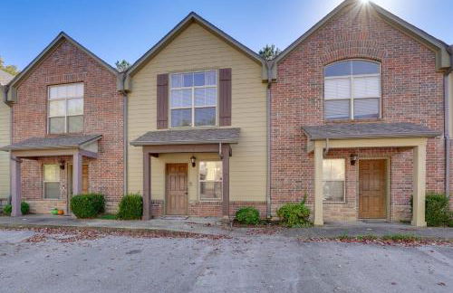 5 Mi to Univ of Arkansas Cozy Townhome with Deck - Foto 24