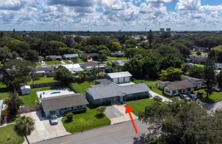 Spacious Home Sleeps 16 - Private Pool Near IMG - Foto 28