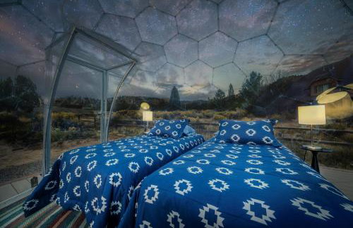 Stargazing Retreat with Hot Tub Deck Hammocks BBQ - Photo 3