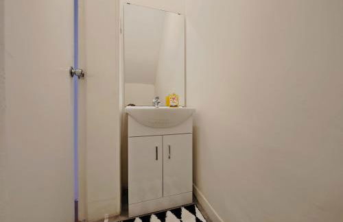 Central Manchester Modern 4 Bed House - free parking - Foto 39