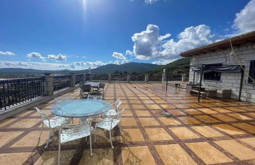 Mansión con Jacuzzi a 40 grados, gran piscina y Pádel - Photo 9