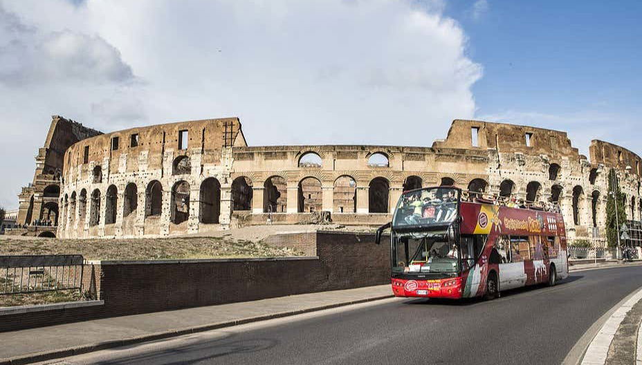 Esplorando Roma a bordo dell'autobus turistico
