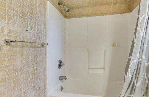 Hike, Ski and Explore Otisville Retreat with Yard! - Foto 13