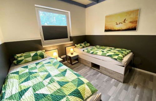 Ferienhaus Deluxe, direkt am See, mit hauseigener Panorama Außensauna, zwei Badezimmern, Tretboot, Kamin, in direkter nähe zum Kinderspieleparadies sowie Reit- und Ponyhof, 1 bis 8 Personen - Photo 25