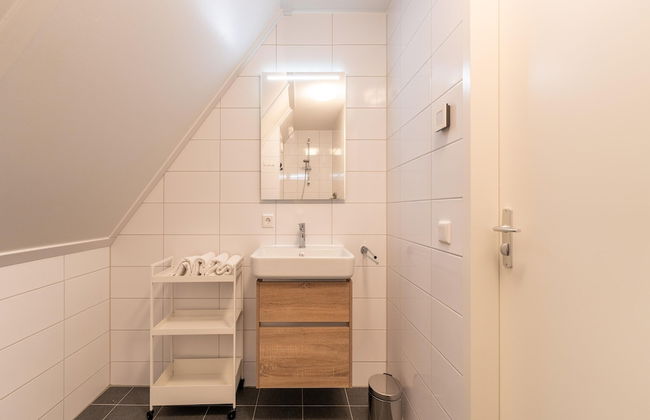 Luxurious Holiday Home With Parking - Photo 30