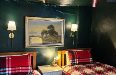 Chatsworth Edge Apartment - Photo 4