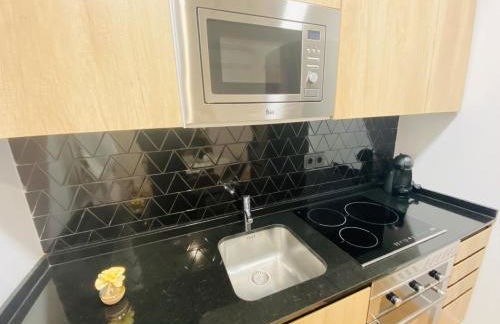 AH - Estudio Moderno en Madrid Río a 10 Min del Centro - Photo 6